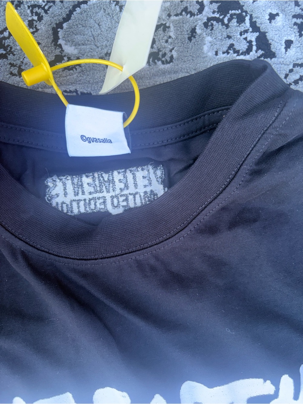 VETEMENTS - Picture 3 of 5